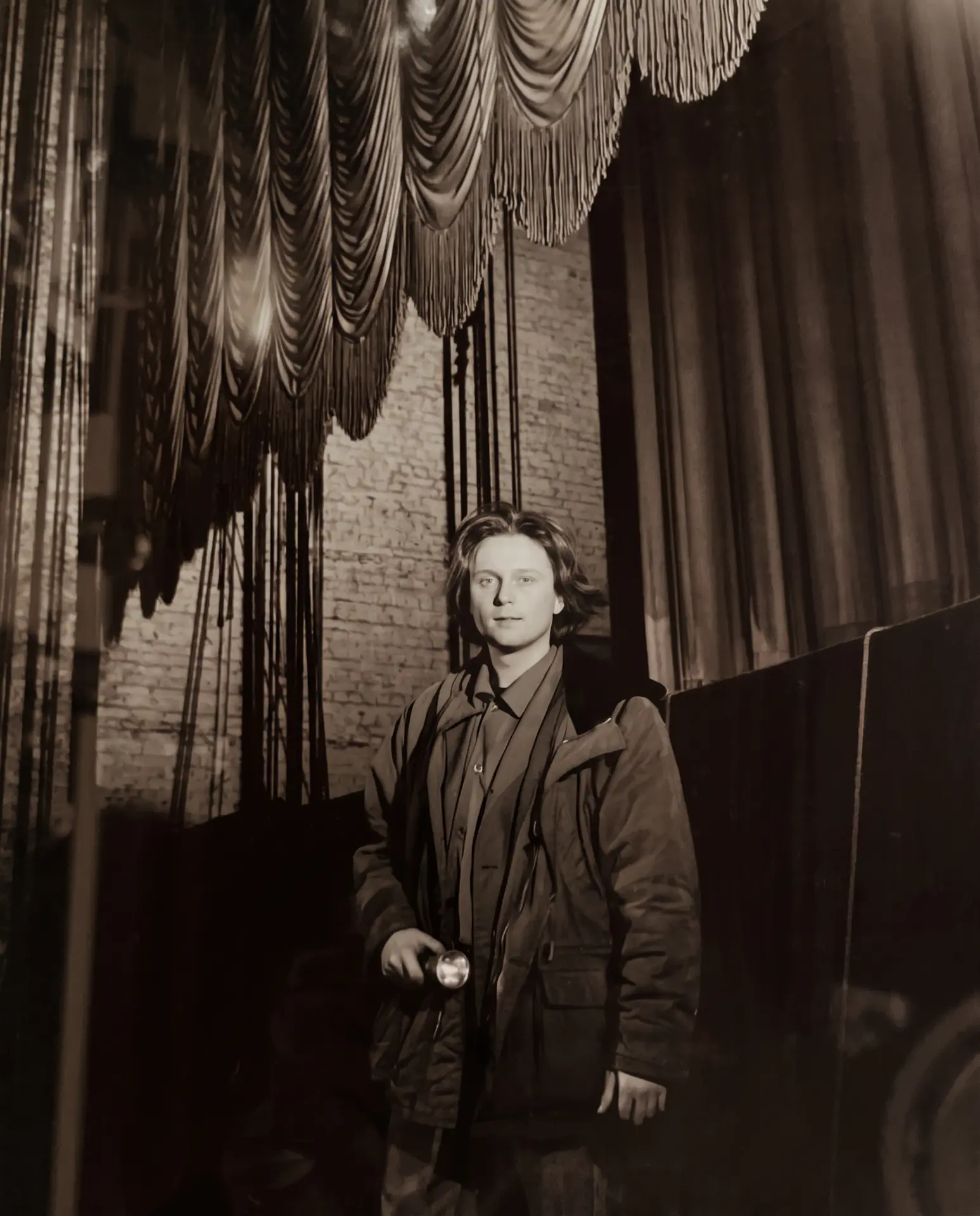 Eric Vauthier on the revolving stage of the Variétés, torch in hand, in 1995, for the publication of the Inventaire des salles de cinéma. Photograph © Jérôme De Perlinghi, on a Rolleiflex.