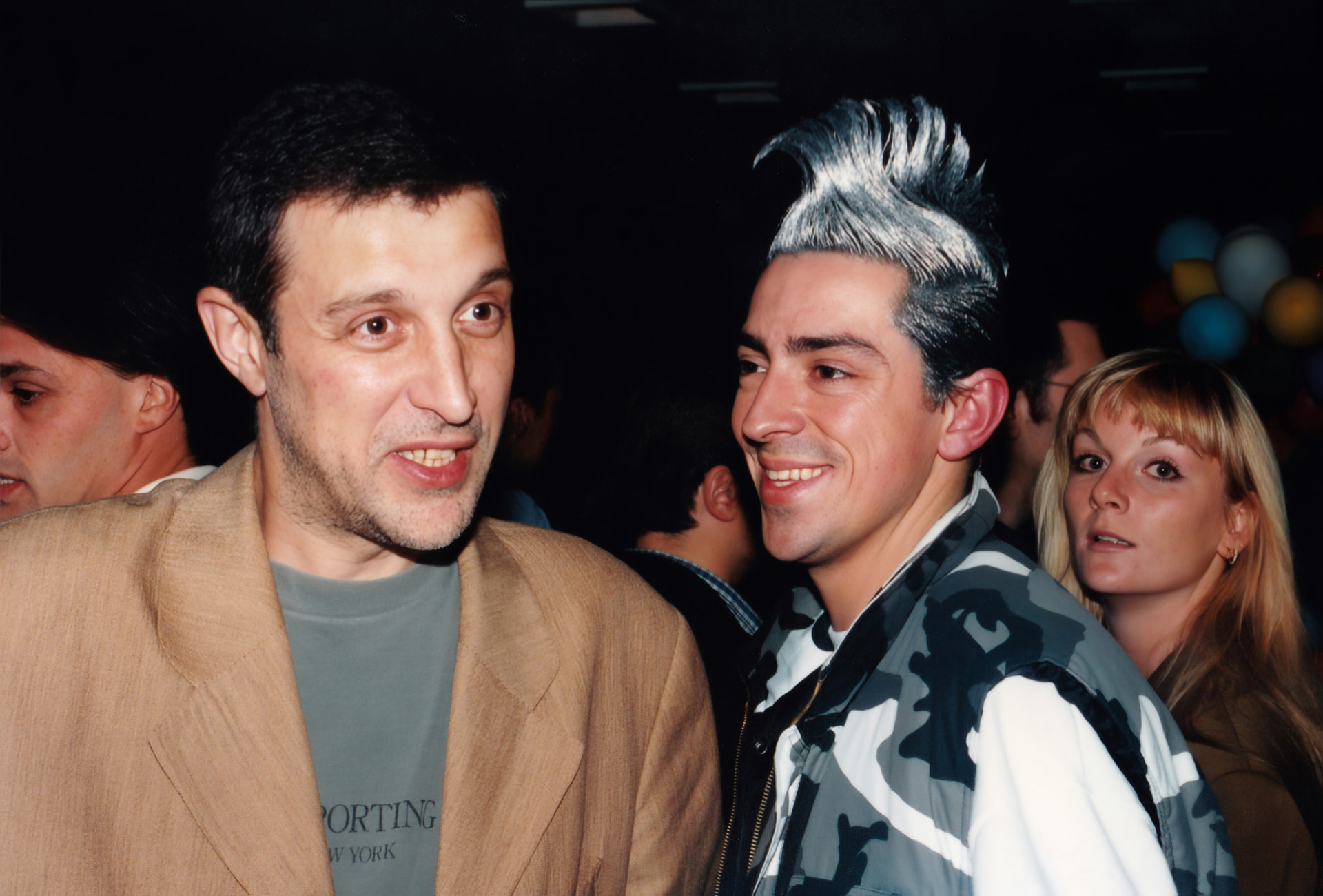 Jean-Pierre Mels et Carl De Moncharline au Mirano Continental, le 10 juin 1994, lors de la soirée Who's Who's Follies « The Museum Of Doctor Who » featuring Nicky Nicole.
