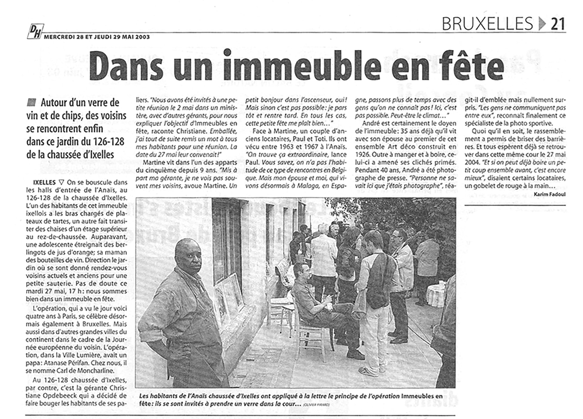 La Dernière Heure, 28-29 May 2003. Printed caption: "The residents of the Anaïs on chaussée d'Ixelles applied the principle of the Immeubles en fête operation to the letter: they invited each other for a drink in the courtyard…" (Olivier Pirard).