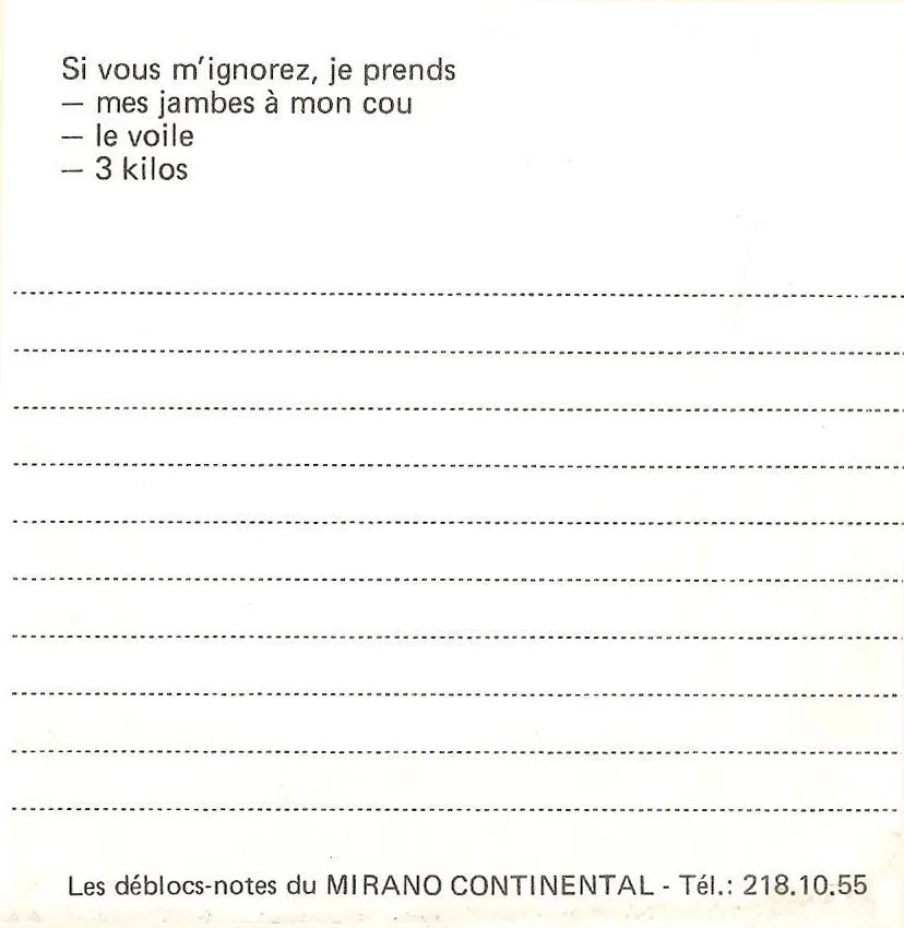 Impression noire sur papier crème. En tête, l'accroche « Si vous m'ignorez, je prends mes jambes à mon cou, le voile, 3 kilos », suivie de lignes pointillées prêtes à recevoir le message. En pied : « Les déblocs-notes du MIRANO CONTINENTAL, Tél. : 218.10.55 », le numéro du vestiaire de Momo.