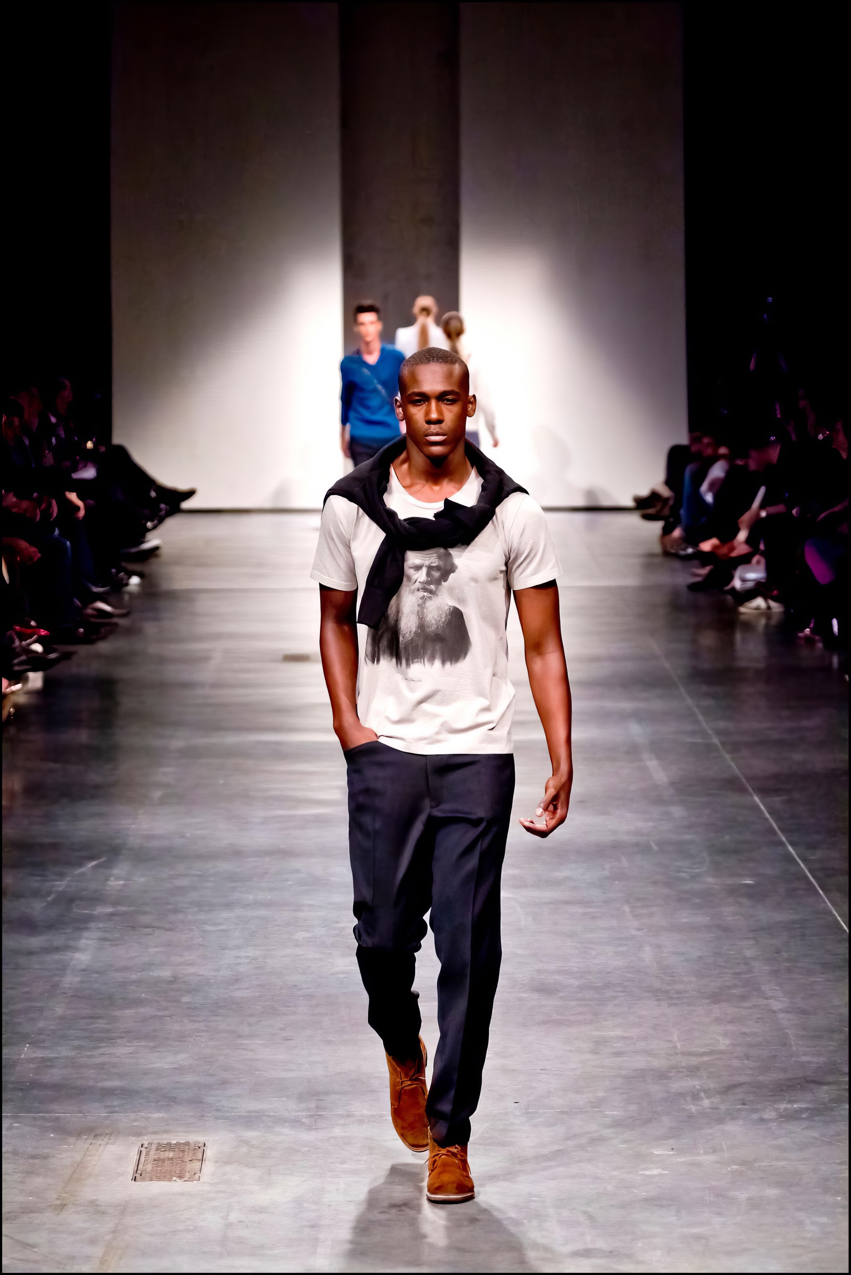 Mannequin sur le podium des Brussels Fashion Days 2012.