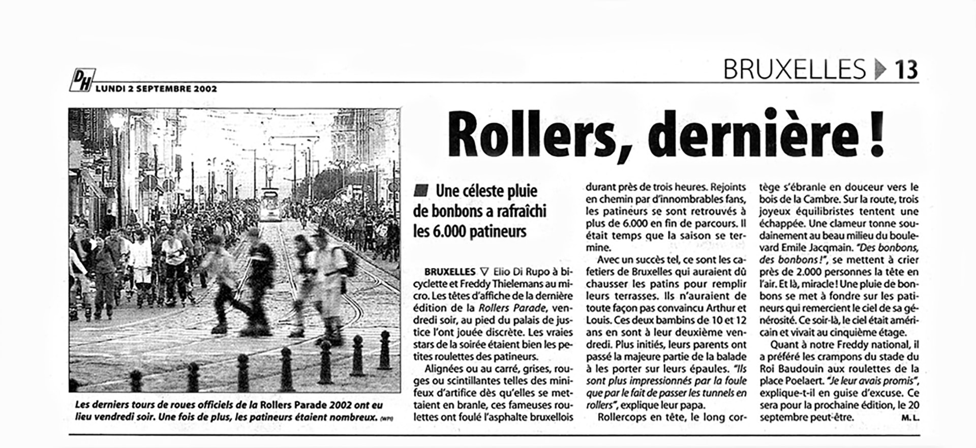 La Dernière Heure, September 2, 2002. Black and white photograph showing a crowd of skaters on the tram tracks of Boulevard Emile Jacqmain. Credit: WP.