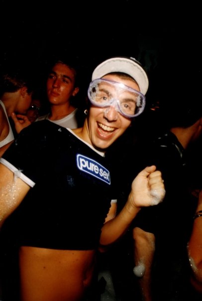 Fabrice Siciliano, swimming goggles and a "pure sex" T-shirt, the standard kit for a foam party.