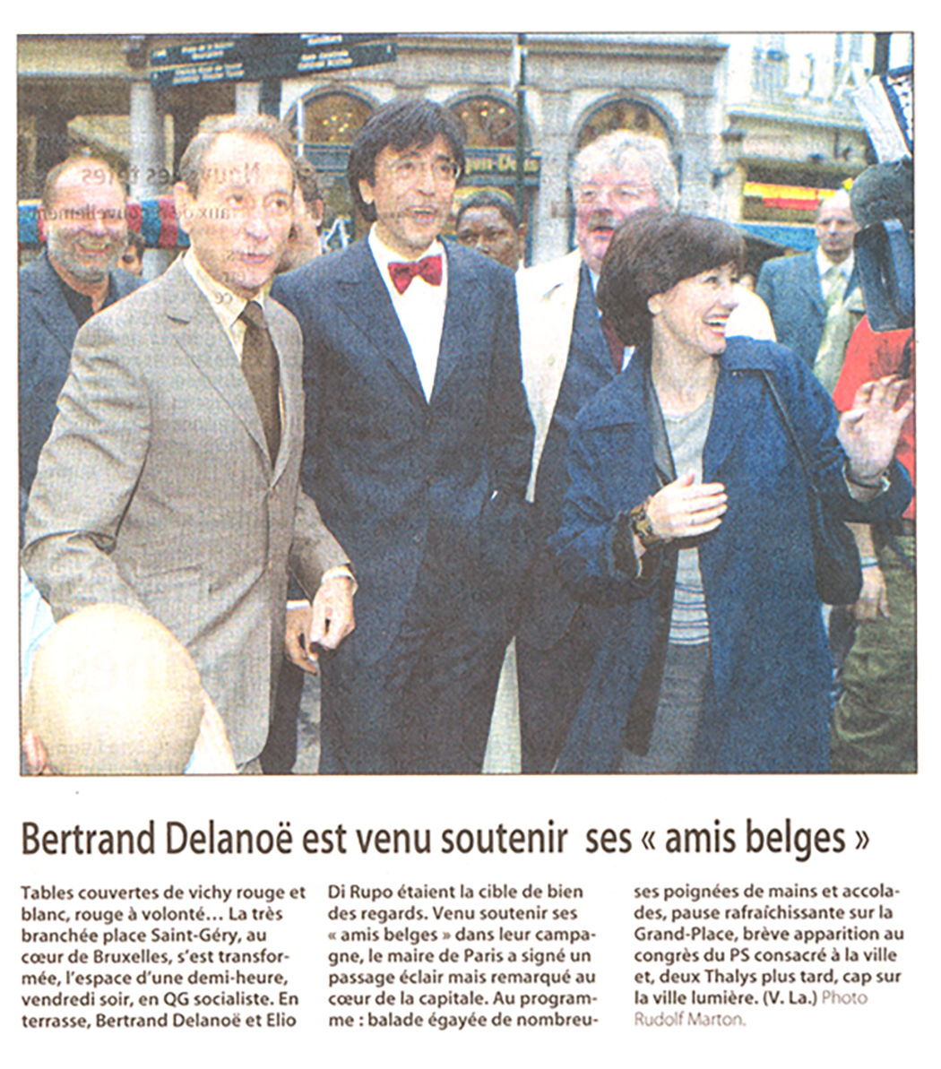 Place Saint-Géry, Brussels, Friday 9 May 2003. From left to right: Freddy Thielemans, Mayor of the City of Brussels; Elio Di Rupo, chairman of the Parti socialiste, federal MP and Mayor of Mons; Bertrand Delanoë, Mayor of Paris; Alain Hutchinson, Brussels Secretary of State for Housing and Energy. In the background: Carl De Moncharline, founder of Immeubles en fête France Belgium, and Atanase Périfan, founder of Immeubles en fête France. Photo Rudolf Marton.