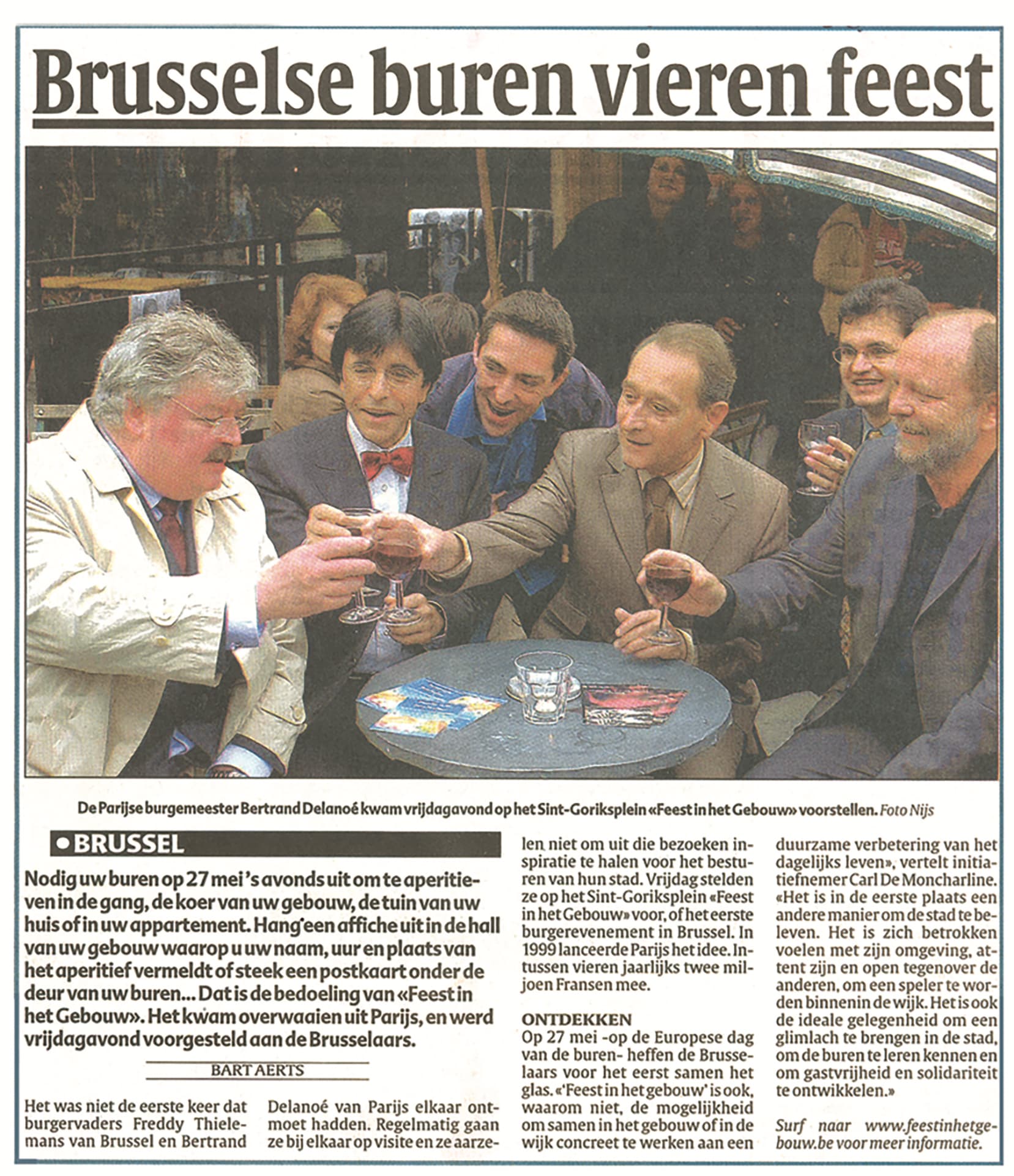 Place Saint-Géry, Brussels, Friday 9 May 2003. From left to right: Freddy Thielemans, Mayor of the City of Brussels; Elio Di Rupo, chairman of the Parti socialiste, federal MP and Mayor of Mons; Bertrand Delanoë, Mayor of Paris; Alain Hutchinson, Brussels Secretary of State for Housing and Energy. In the background: Carl De Moncharline, founder of Immeubles en fête France Belgium, and Atanase Périfan, founder of Immeubles en fête France. Photo Nijs.