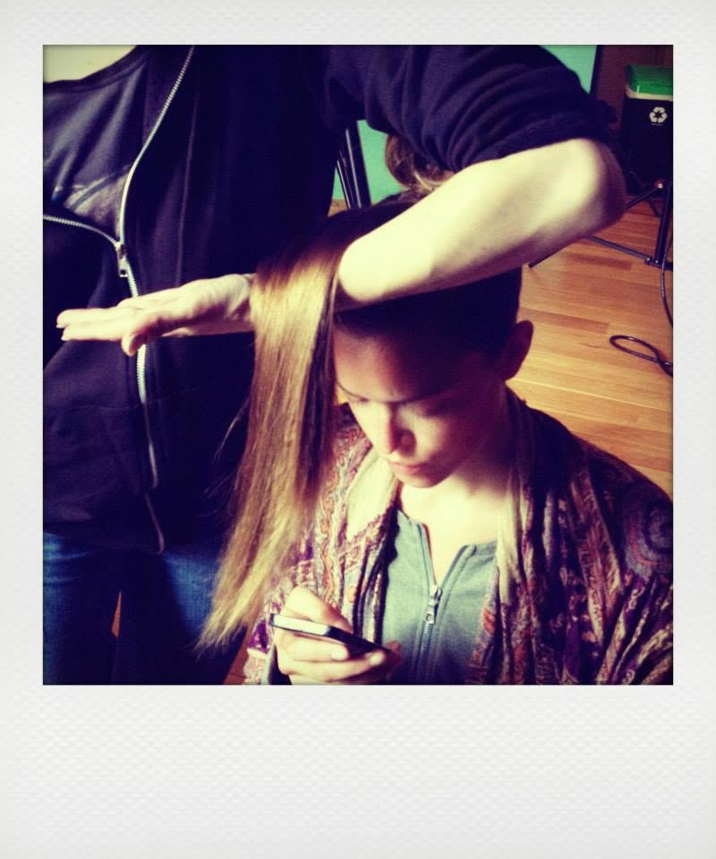 Mise en forme de la coiffure en studio.