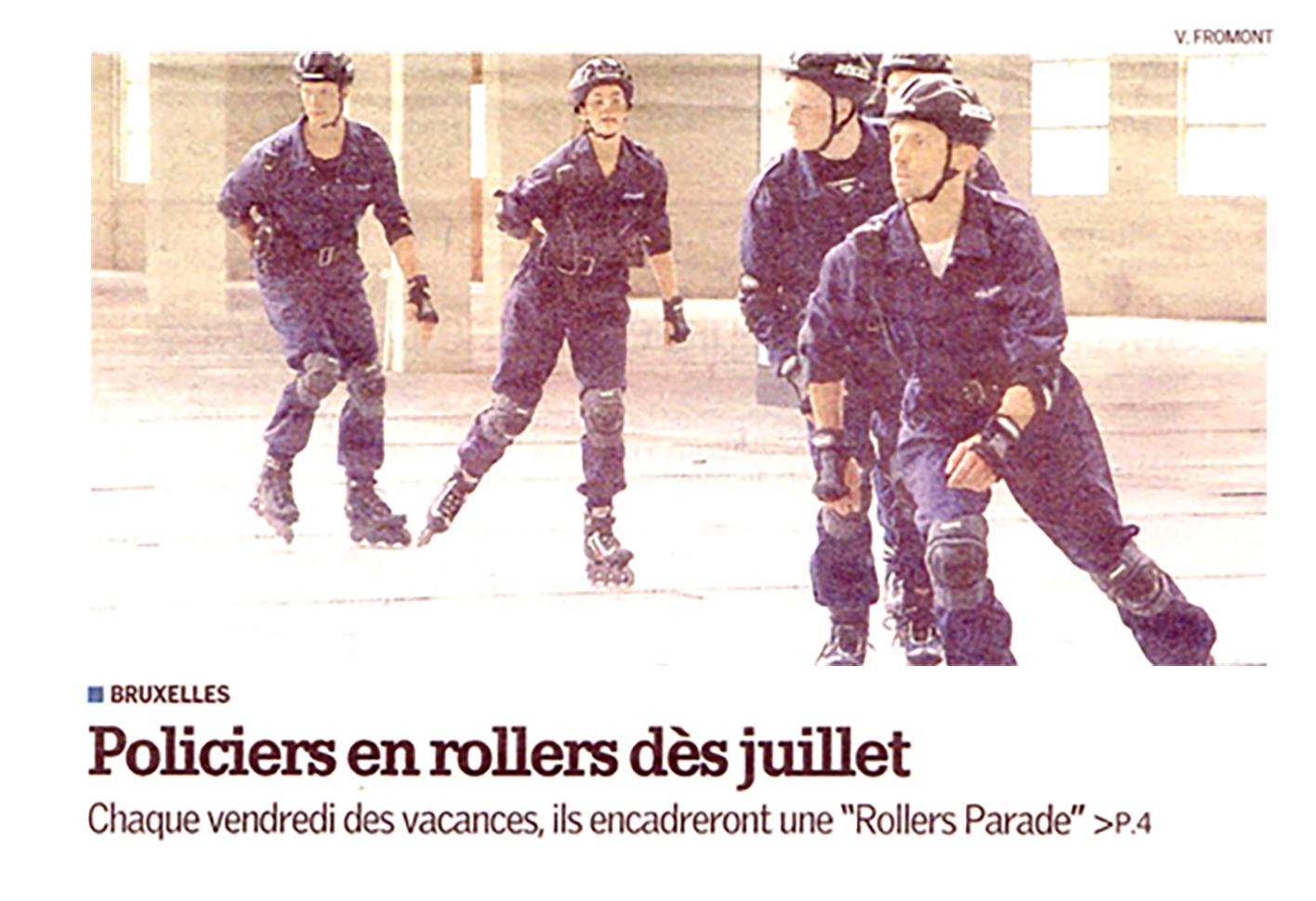 La Tribune de Bruxelles, June 2002. Photograph of four police officers in uniform and protective gear performing roller skating exercises indoors. Credit: V. Fromont.